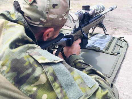 У мережі показали відео з Одеси із затриманням чоловіка військовими. В ОК 