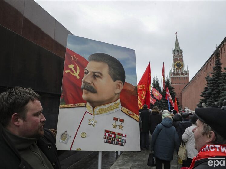 "Є нормальне свято". У Росії запропонували 14 лютого замість валентинок розсилати "сталінтинки"
