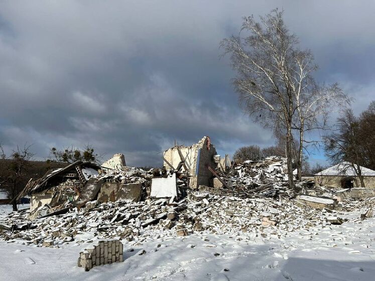 Оккупанты обстреляли около 20 населенных пунктов в Харьковской области. Ракета повредила многоэтажку, горели частные дома – ОВА