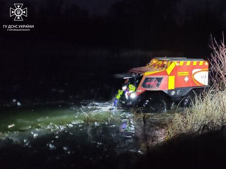 В Черновицкой области спасатели нашли в пруду тело восьмилетнего мальчика