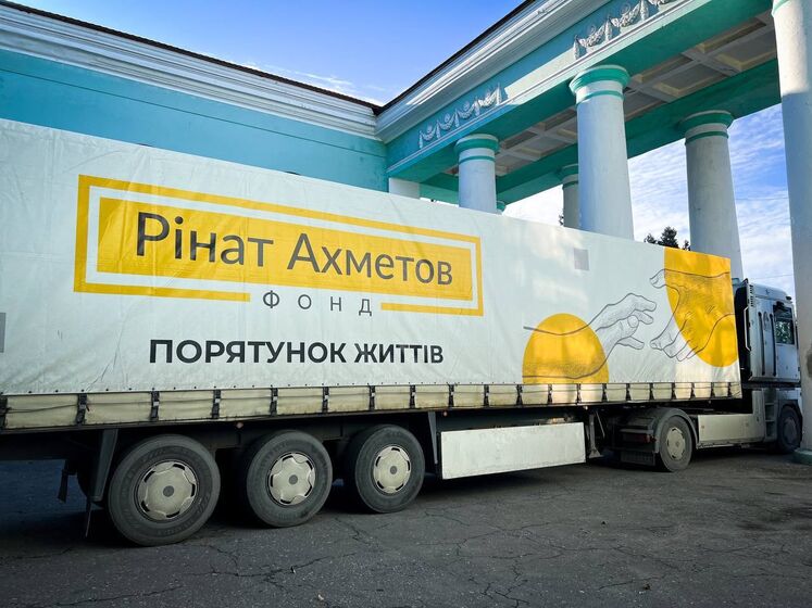 За месяц Фонд Рината Ахметова передал почти 15 тыс. продуктовых наборов в прифронтовые общины Донбасса