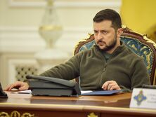 Зеленский утвердил санкции СНБО еще против 333 россиян, а также против Московской биржи