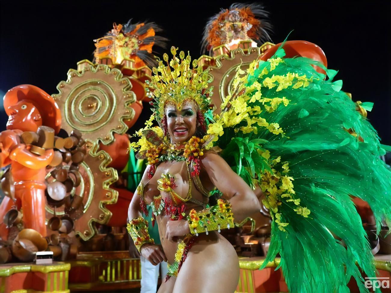Карнавальный костюм в рио-де-жанейро, бразилия