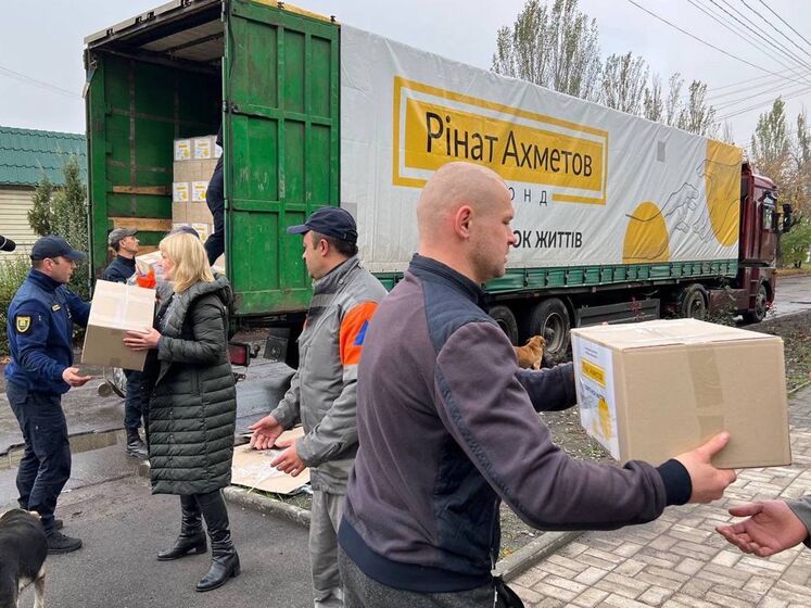 У Бахмуті почали видавати продуктові набори від Фонду Ахметова