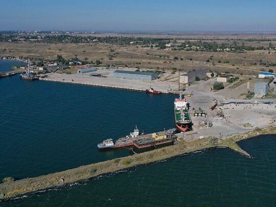 Окупанти обстріляли портову інфраструктуру Очакова, поранено місцевого жителя