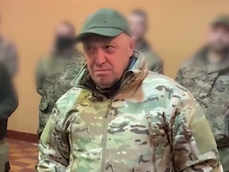 Пригожин звинуватив Шойгу і Герасимова у спробі знищити ПВК "Вагнер". Він заявив, що без боєприпасів найманці під Бахмутом щодня втрачають сотні бійців