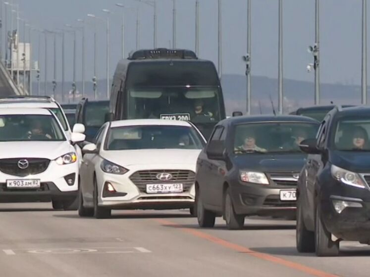 В РФ заявили о полном открытии Крымского моста для автомобилей. Одним из первых по нему проехал автобус с 