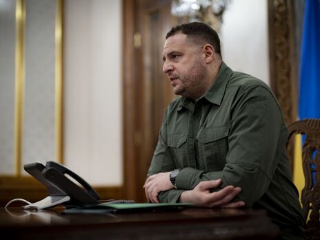 Украина работает над тем, чтобы были введены визовые ограничения против российских военных и членов их семей – Ермак