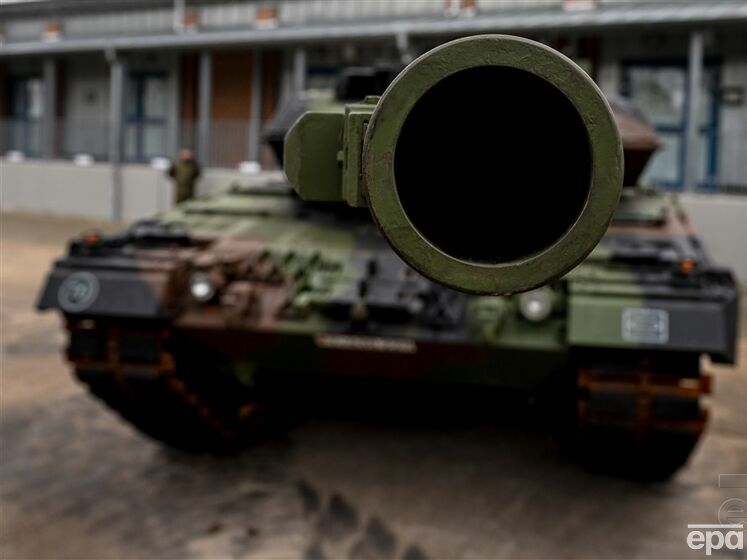 В Україну з Польщі прибули перші танки Leopard