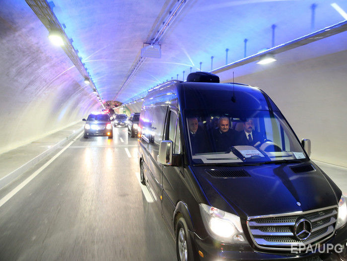 В Стамбуле открыли автомобильный тоннель под Босфором