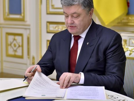 Порошенко уволил послов в Греции и Македонии