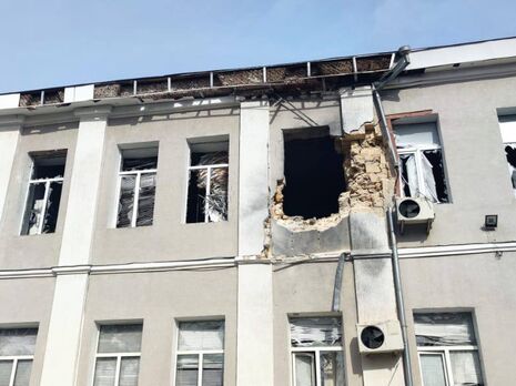 Єрмак показав наслідки обстрілу Херсона, внаслідок якого постраждало троє людей