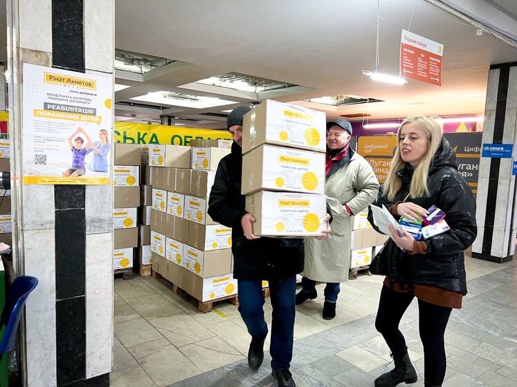 Переселенцы из Краматорска получили в Днепре гуманитарную помощь от Фонда Рината Ахметова