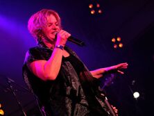 Дружина продюсера Бебешка, співачка Саша Беліна виконала пісню 