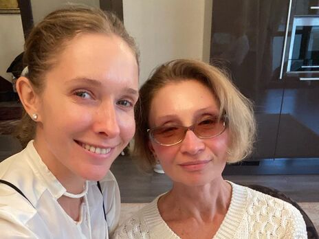 39-летняя Осадчая восхитилась молодостью и красотой своей матери. 52-летний Горбунов прокомментировал