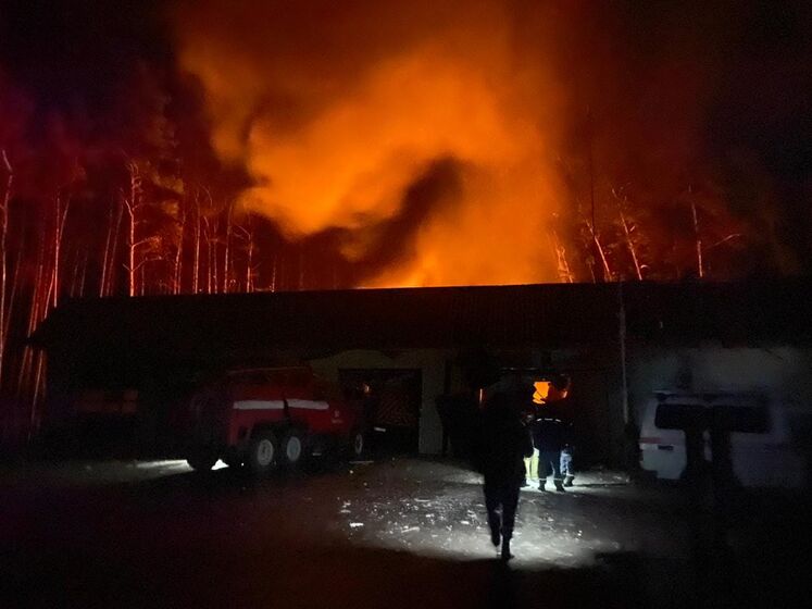 Окупанти вночі обстріляли пожежну частину у Святогірську. Один рятувальник загинув, чотирьох поранено – ОВА