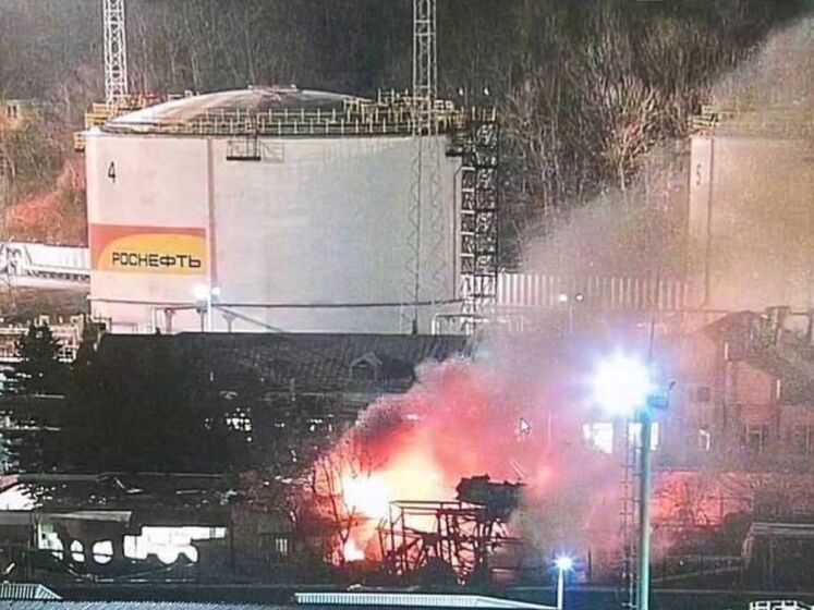 В российском Туапсе произошел пожар на нефтебазе. СМИ сообщают о двух дронах