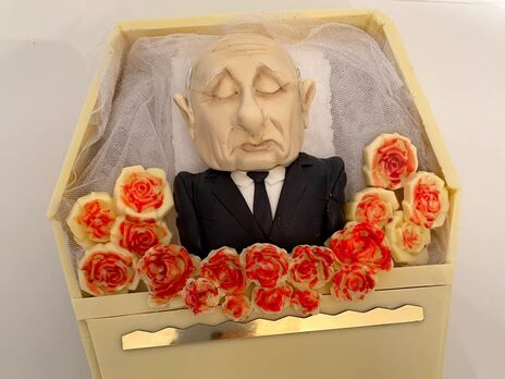 Путин в гробу, Кремль в огне. Украинский кондитер визуализировала в тортах-шедеврах три желания клиента. Фото