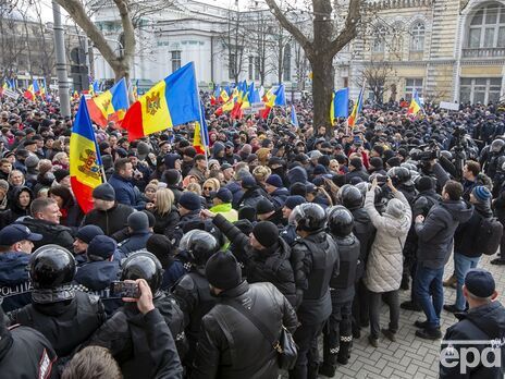 Протесты в Молдове. В Кишиневе произошли столкновения, митингующих туда привезли на автобусах, многие говорят на русском