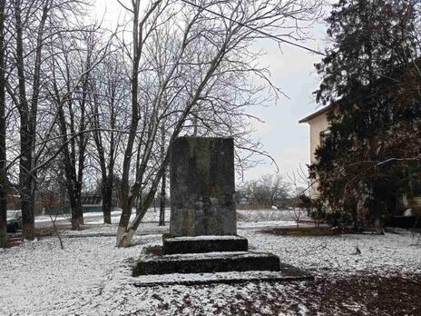В Полтавской области демонтировали памятник Мичурину