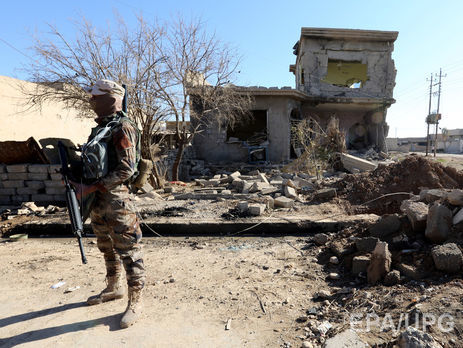 В результате теракта в пригороде Мосула погибли десятки человек