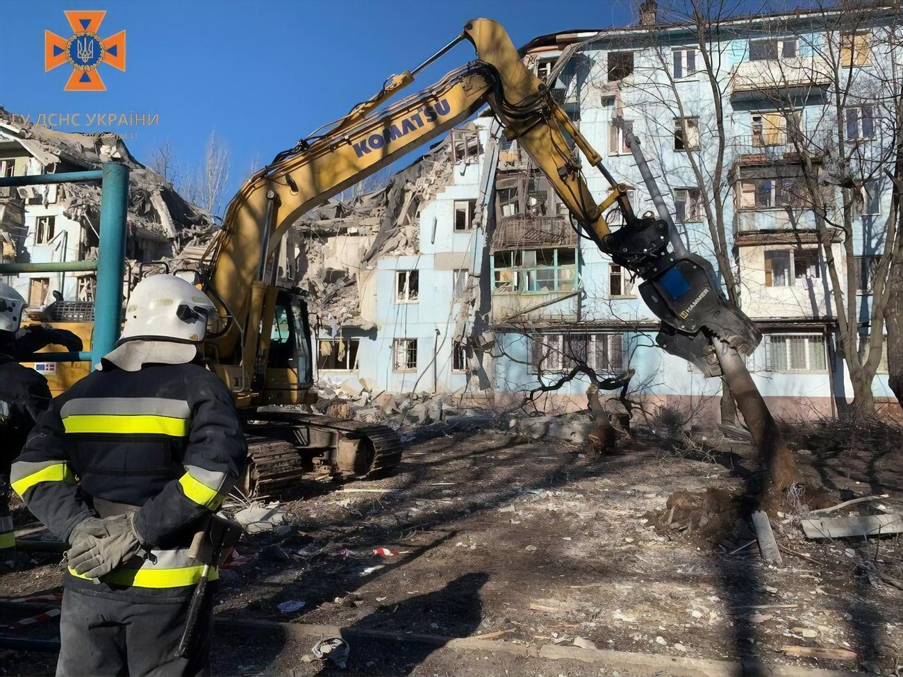 Зеленский об ударе оккупантов по дому в Запорожье: Будет как военный, так и  юридический ответ