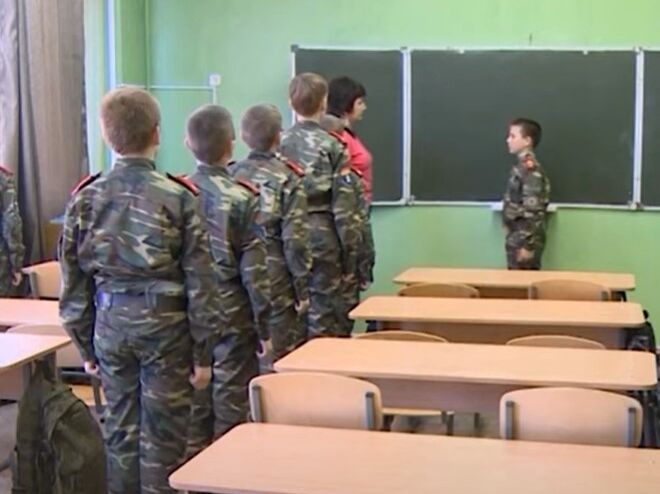 Окупанти ввели обов'язкові "кадетські класи" у школах Херсонської області, дітей навчають проросійські "педагоги" без освіти – Генштаб ЗСУ