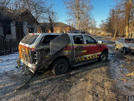 В Харьковской области уже больше недели не могут достать из-под завалов тела двух человек. Оккупанты обстреливают спасателей