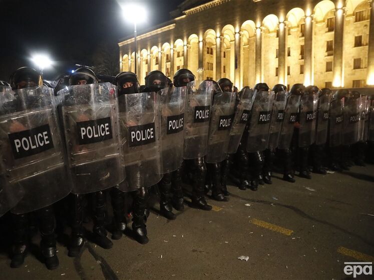 У центрі Тбілісі основна частина мітингувальників, проти яких поліція застосовувала сльозогінний газ і водомети, розійшлася. 8 березня вони планують повернутися