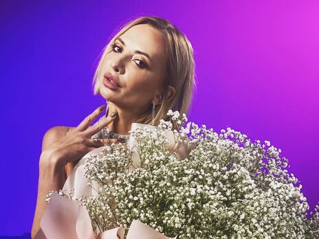 Сопонару в щільному шкіряному топі засвітилася в обіймах Monatik