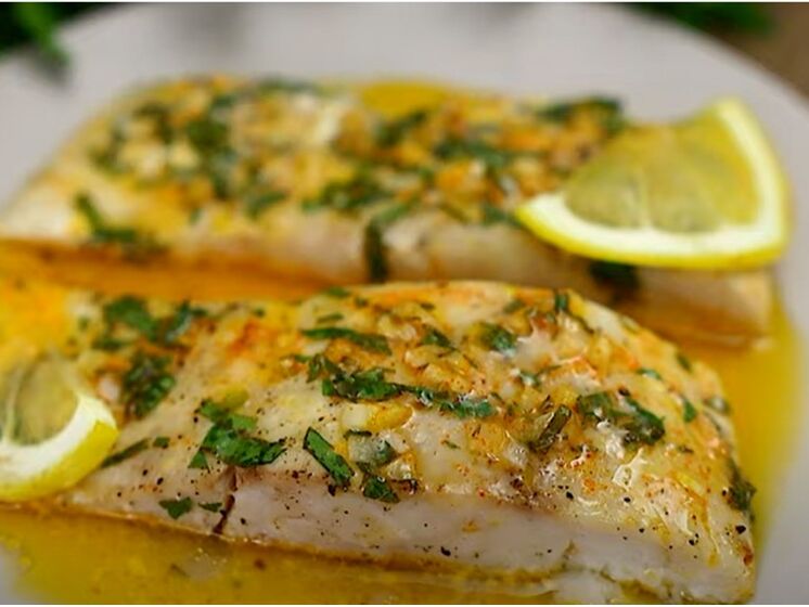 Рыба с лимонно-чесночным соусом. Простой рецепт приготовления в духовке