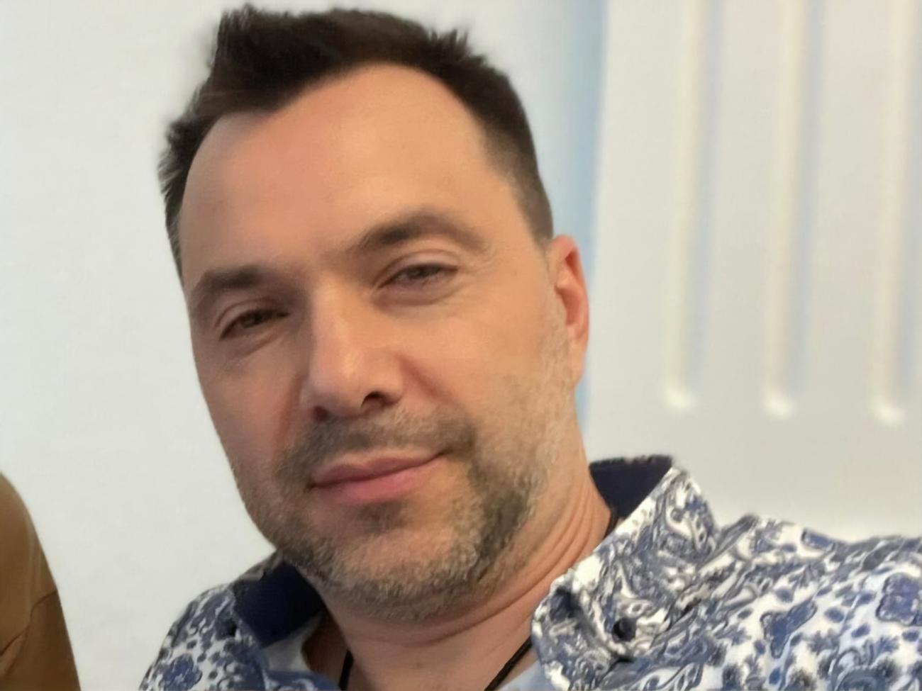 "Бездельник". Арестович спустя почти год снова объяснил, кого изобразил ...