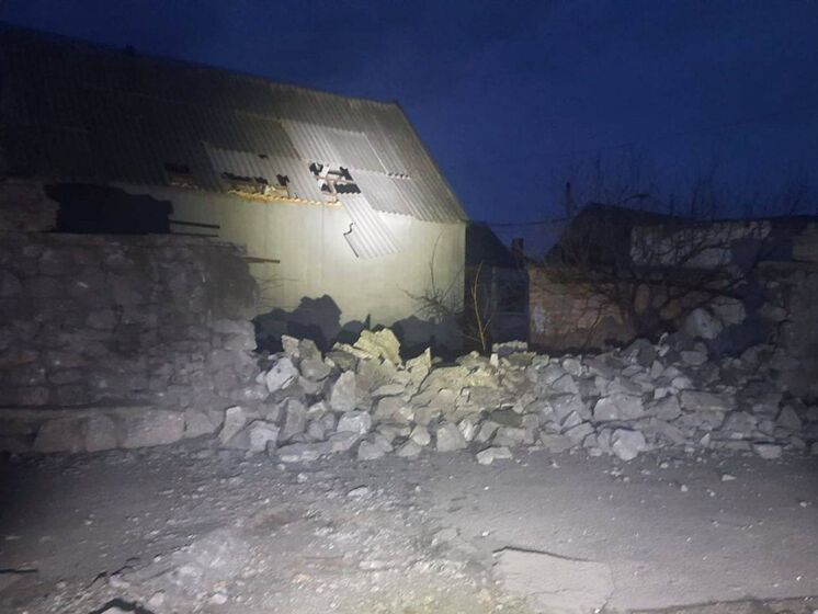 В результате обстрелов оккупантами Никопольского района повреждены жилые дома, линии электропередачи, горел энергетический объект
