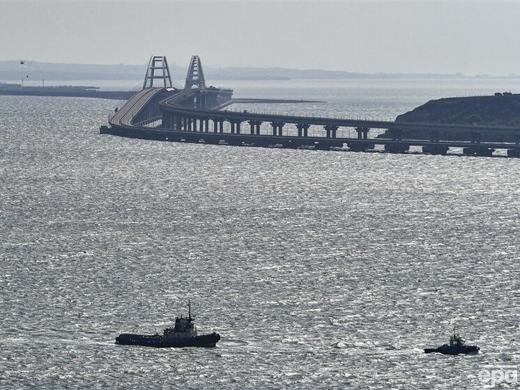 Кілька газових танкерів не змогло пройти під Кримським мостом – ЗМІ