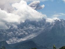 В Индонезии произошло извержение вулкана Мерапи. Видео