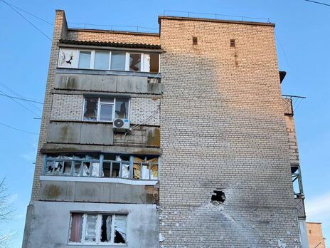 Росіяни обстріляли Очаків із РСЗВ, пошкоджено будинки й автомобілі. Фото