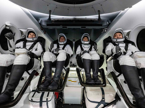 Crew Dragon компании SpaceX вернул на Землю четырех членов экипажа МКС