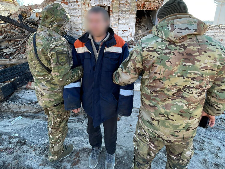 У Куп'янську-Вузловому поліція затримала російського військового. Він із вересня переховувався в покинутих будівлях