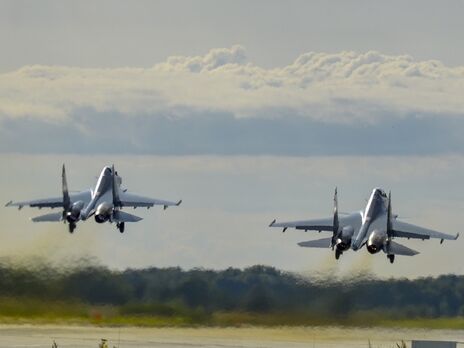 В Мариуполе прозвучали взрывы, оккупанты подняли в воздух авиацию, после чего были слышны звуки 
