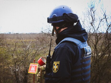 Четверо піротехніків ДСНС і цивільний підірвалися на мінах у Херсонській області, місцевий житель загинув на місці – ОВА