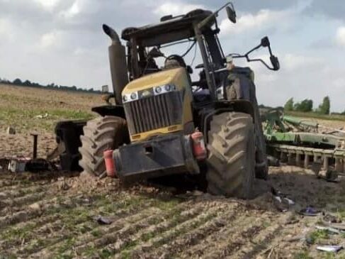 Зеленский: Более 170 тыс. км² территории Украины остаются опасными из-за неразорвавшихся мин и снарядов, существенная часть – земля аграриев