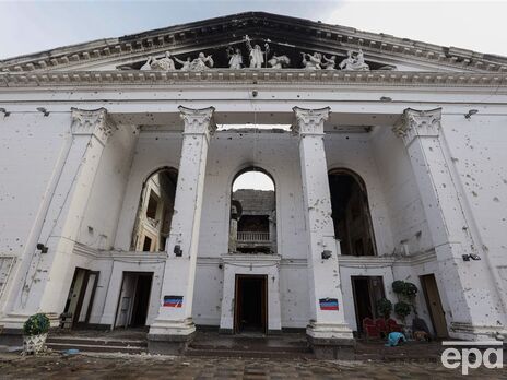 Оккупанты 16 марта 2022 года сбросили бомбу на драмтеатр в Мариуполе