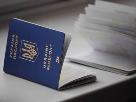 С момента аннексии Крыма его жители получили почти 53 тыс. загранпаспортов на материковой части Украины