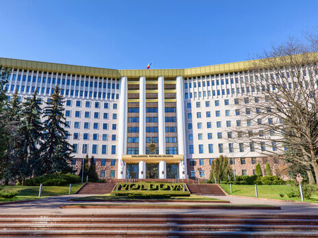 Парламент Молдови поміняв назву молдовської мови на румунську