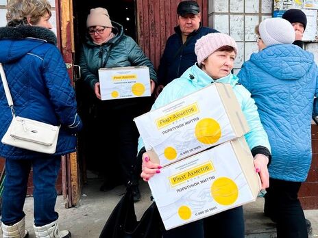 В Селидово Донецкой области продолжаются выдачи продуктовых наборов от Фонда Рината Ахметова