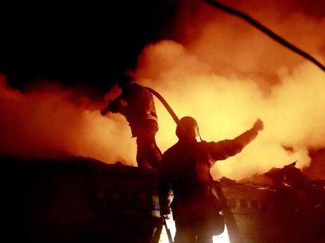 У Новомосковську й далі горять нафтопродукти після нічної атаки російських дронів, пожежу локалізували