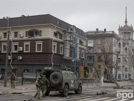 Через центр Мариуполя снова стали перебрасывать живую силу российских войск, сообщает Андрющенко