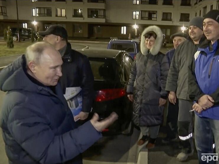 "Це все неправда! Це напоказ!" Під час візиту Путіна до Маріуполя місцеві жителі розкрили обман. Відео