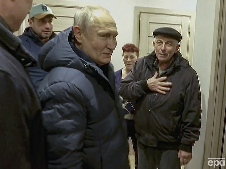 Із сайта Кремля видалили фрагмент відео з криком "Це все неправда!" під час візиту Путіна до Маріуполя