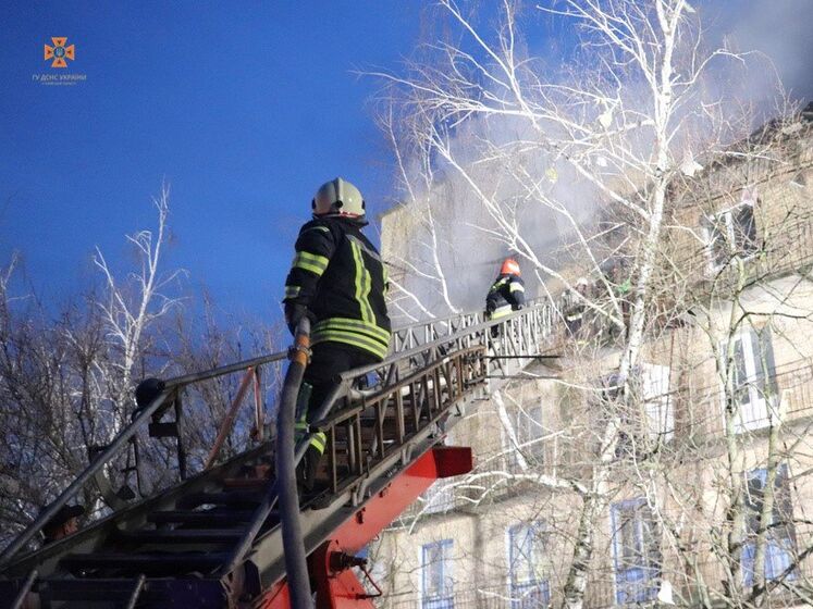 В Киевской области российскими дронами разрушены общежития и лицей, под завалами могут быть люди – ГСЧС